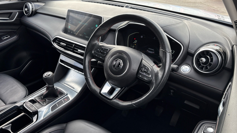 MG HS 1.5 T-GDI Trophy 5dr Petrol Hatchback